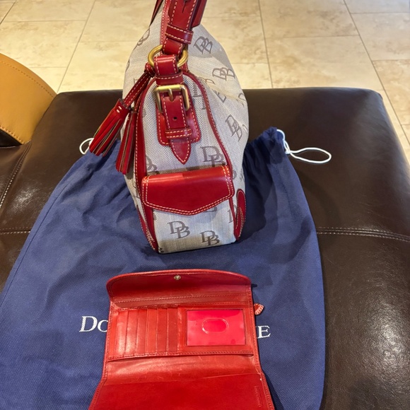 DOONEY & BOURKE JACQUARD DB HOBO HANDBAG AND WALLET - Picture 4 of 6